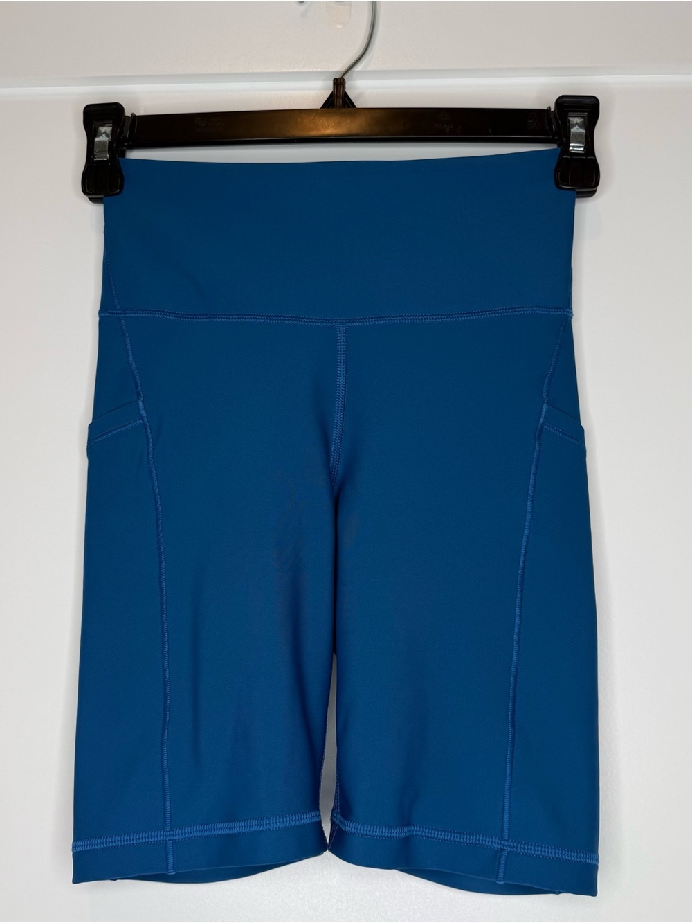 Blue Athleta Interval Stash 7" Short